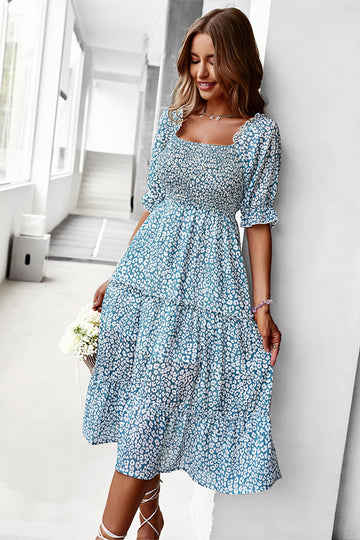 Col carré bleu floral imprimé robe d’été